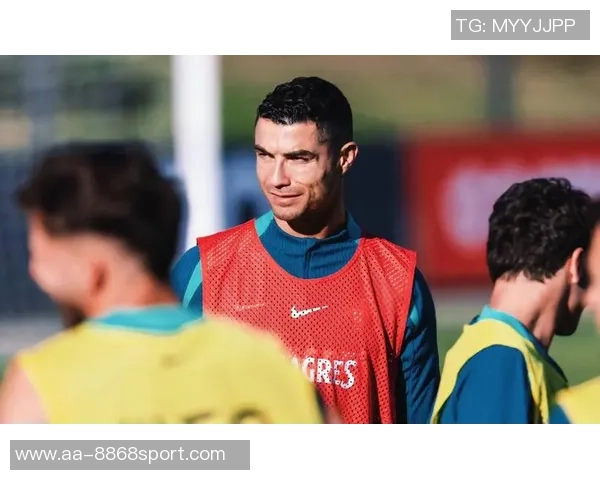 C罗社交媒体分享回归葡萄牙国家队照片帅气戴墨镜引发球迷热议