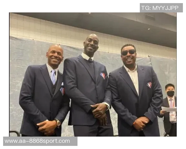 皮尔斯与女主持探讨男友点赞大屁股女是否算出轨引发热议