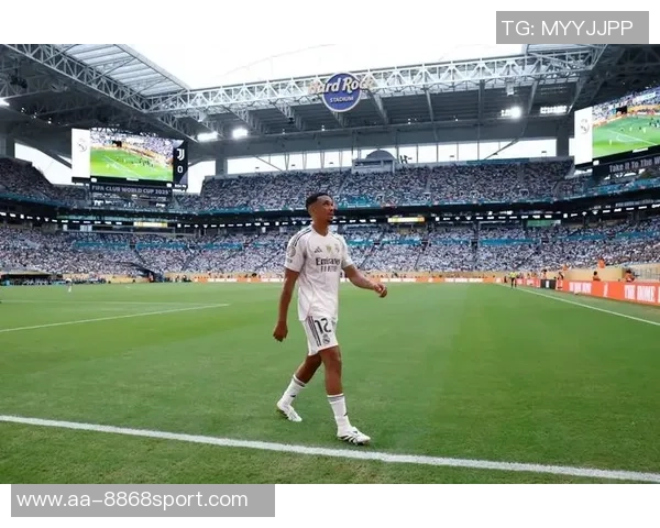 皇马全员集结阿诺德卡瓦哈尔赫伊森塞巴略斯齐聚训练场